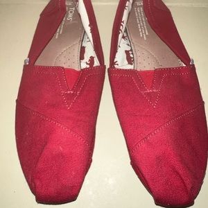 TOMS Women's 10 Red Canvas Classic